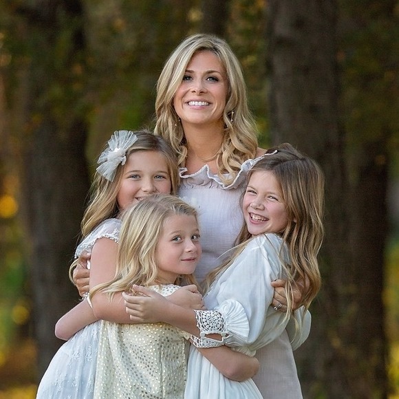 Meet your Posher, Tiffiny - Picture 1 of 1